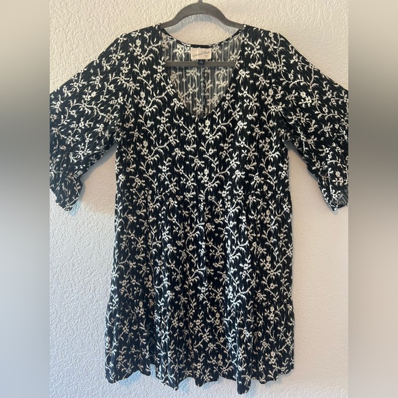 4/$20 Universal Thread belle sleeve dress - Picture 4 of 4